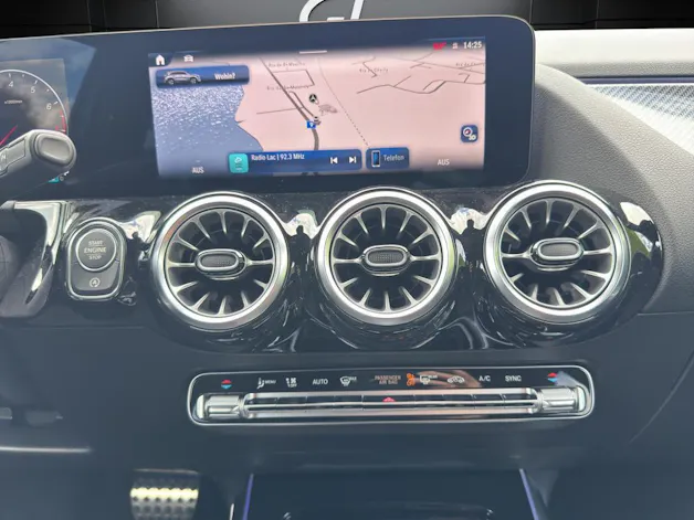 MERCEDES-BENZ GLA 200 Night Star 7G-DCT