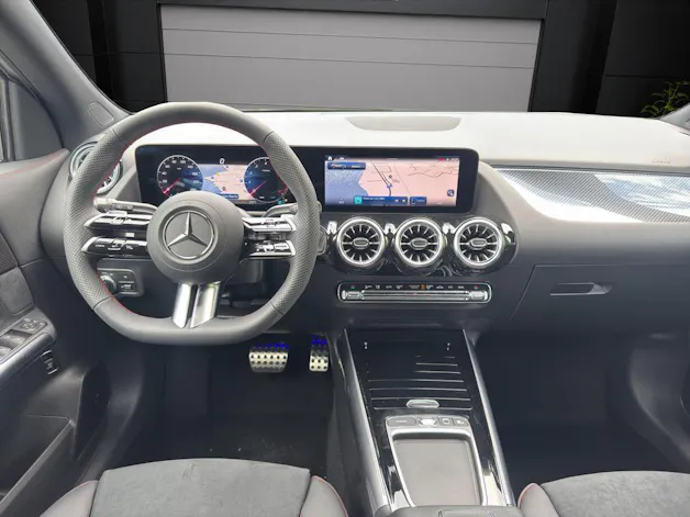 MERCEDES-BENZ GLA 200 Night Star 7G-DCT