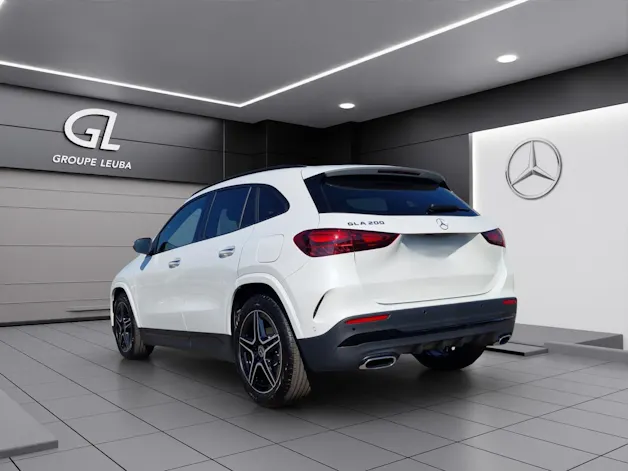 MERCEDES-BENZ GLA 200 Night Star 7G-DCT