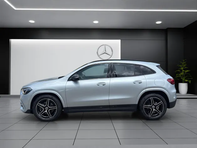 MERCEDES-BENZ GLA 200 Night Star 7G-DCT
