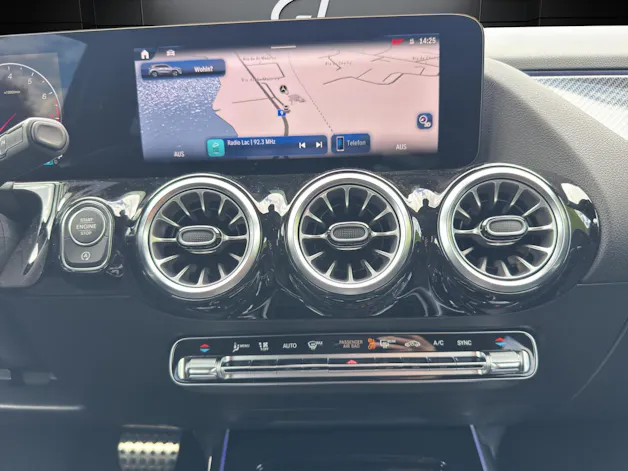 MERCEDES-BENZ GLA 200 Night Star 7G-DCT