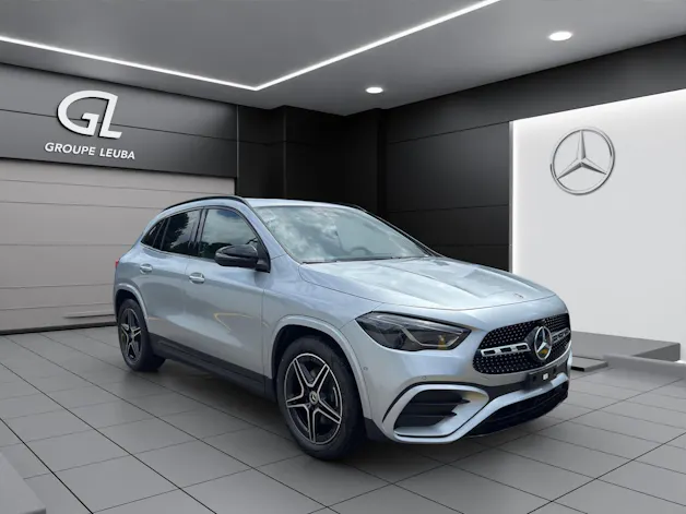 MERCEDES-BENZ GLA 200 Night Star 7G-DCT