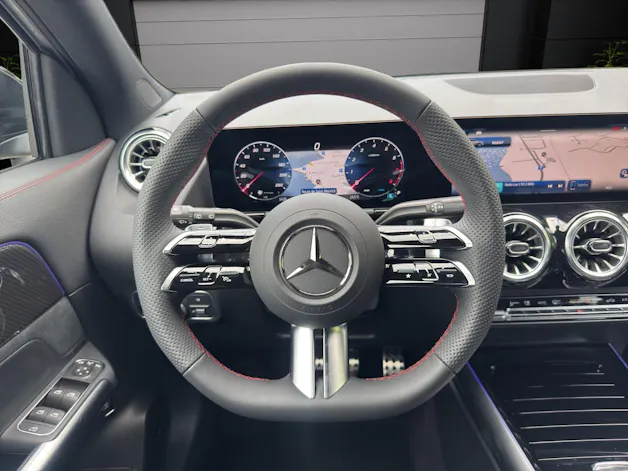 MERCEDES-BENZ GLA 200 Night Star 7G-DCT