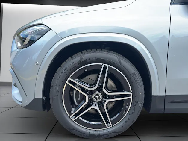 MERCEDES-BENZ GLA 200 Night Star 7G-DCT