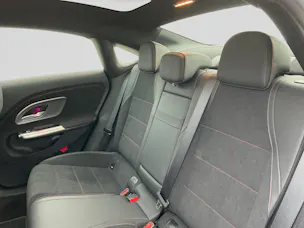 MERCEDES-BENZ CLA 180 AMG Line