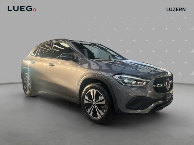 MERCEDES-BENZ GLA 200 Progressive 7G-DCT