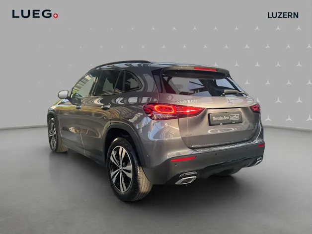 MERCEDES-BENZ GLA 200 Progressive 7G-DCT