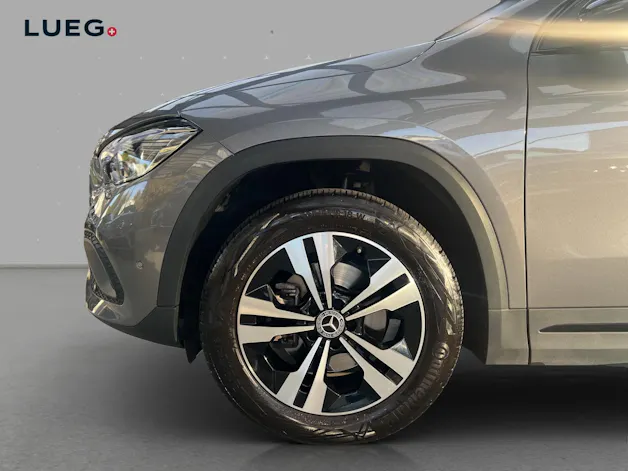 MERCEDES-BENZ GLA 200 Progressive 7G-DCT