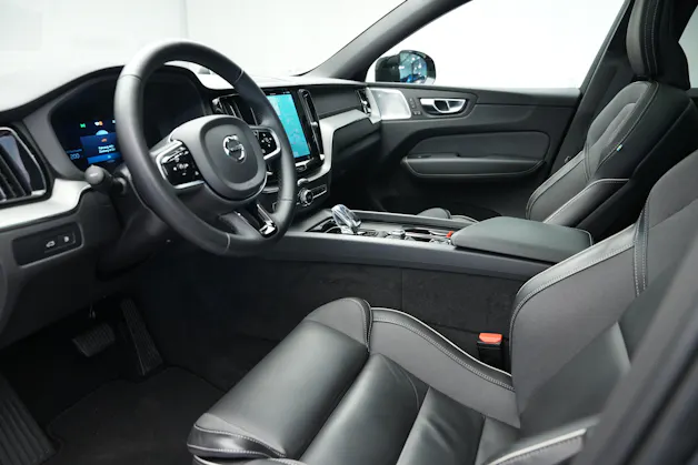 VOLVO XC60 T8 eAWD PluginHybrid Ultimate Dark Geartronic Black Edition Ultra *Luftfahrwerk* *B&W*