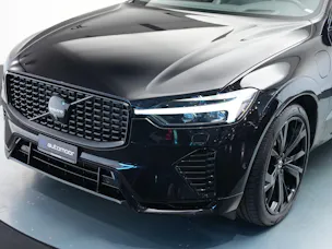 VOLVO XC60 T8 eAWD PluginHybrid Ultimate Dark Geartronic Black Edition Ultra *Luftfahrwerk* *B&W*