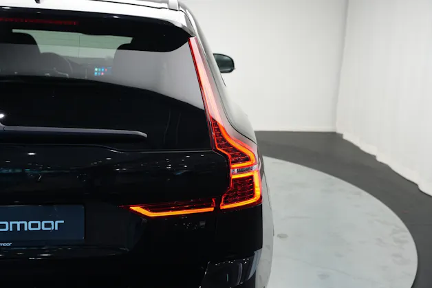 VOLVO XC60 T8 eAWD PluginHybrid Ultimate Dark Geartronic Black Edition Ultra *Luftfahrwerk* *B&W*
