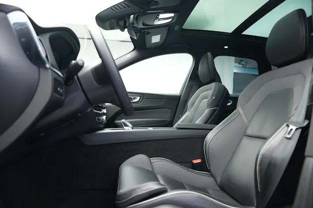VOLVO XC60 T8 eAWD PluginHybrid Ultimate Dark Geartronic Black Edition Ultra *Luftfahrwerk* *B&W*