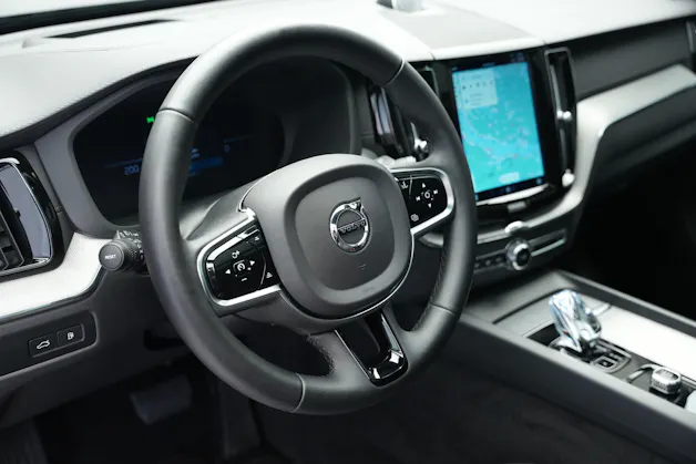 VOLVO XC60 T8 eAWD PluginHybrid Ultimate Dark Geartronic Black Edition Ultra *Luftfahrwerk* *B&W*