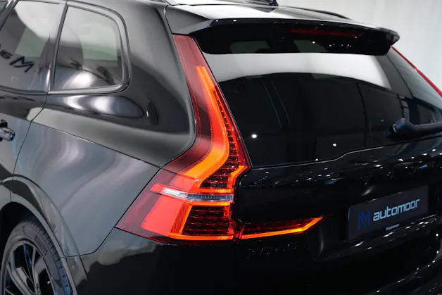 VOLVO XC60 T8 eAWD PluginHybrid Ultimate Dark Geartronic Black Edition Ultra *Luftfahrwerk* *B&W*