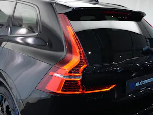 VOLVO XC60 T8 eAWD PluginHybrid Ultimate Dark Geartronic Black Edition Ultra *Luftfahrwerk* *B&W*