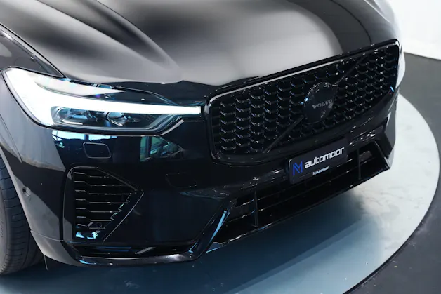VOLVO XC60 T8 eAWD PluginHybrid Ultimate Dark Geartronic Black Edition Ultra *Luftfahrwerk* *B&W*