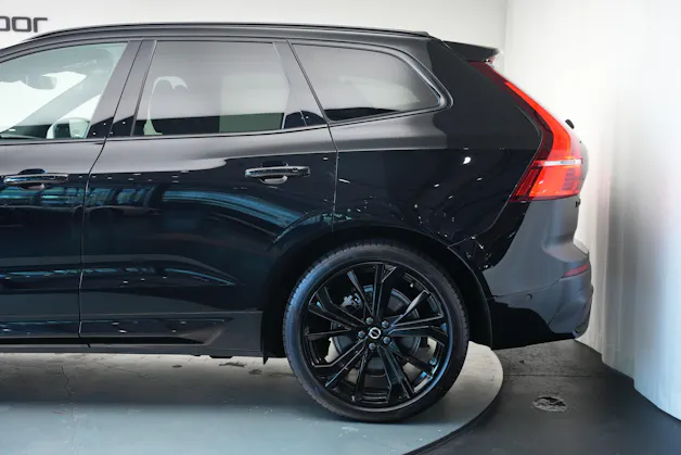 VOLVO XC60 T8 eAWD PluginHybrid Ultimate Dark Geartronic Black Edition Ultra *Luftfahrwerk* *B&W*