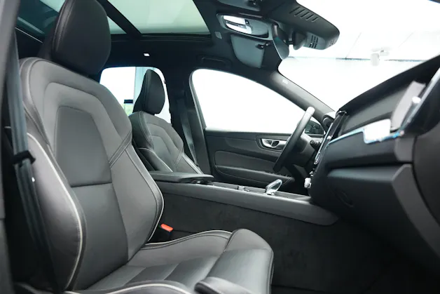 VOLVO XC60 T8 eAWD PluginHybrid Ultimate Dark Geartronic Black Edition Ultra *Luftfahrwerk* *B&W*