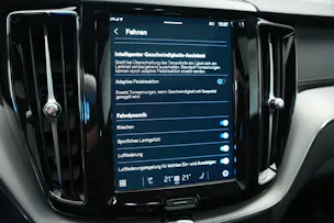 VOLVO XC60 T8 eAWD PluginHybrid Ultimate Dark Geartronic Black Edition Ultra *Luftfahrwerk* *B&W*