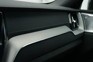 VOLVO XC60 T8 eAWD PluginHybrid Ultimate Dark Geartronic Black Edition Ultra *Luftfahrwerk* *B&W*