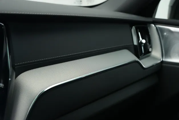 VOLVO XC60 T8 eAWD PluginHybrid Ultimate Dark Geartronic Black Edition Ultra *Luftfahrwerk* *B&W*