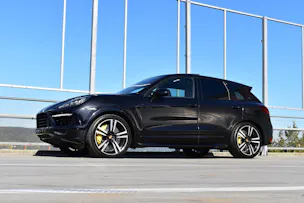 PORSCHE CAYENNE TURBO S BLACK l 551 PS
