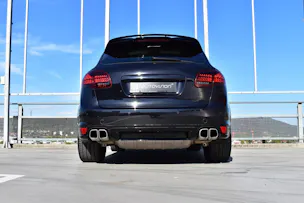 PORSCHE CAYENNE TURBO S BLACK l 551 PS