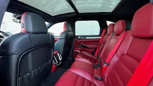 PORSCHE CAYENNE TURBO S BLACK l 551 PS