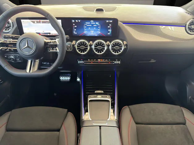 MERCEDES-BENZ GLA 200 Night Star 7G-DCT
