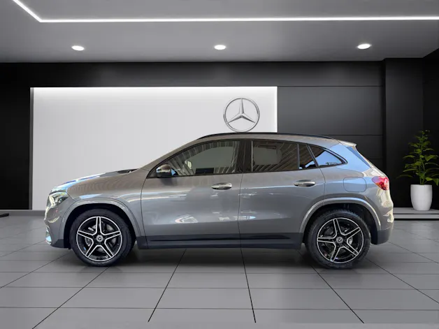 MERCEDES-BENZ GLA 200 Night Star 7G-DCT