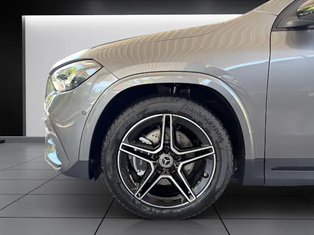 MERCEDES-BENZ GLA 200 Night Star 7G-DCT