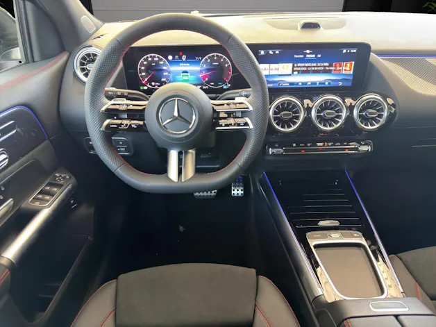 MERCEDES-BENZ GLA 200 Night Star 7G-DCT