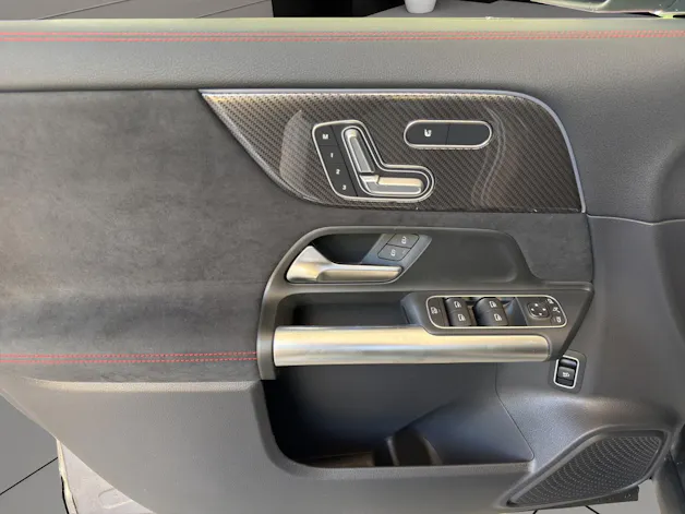 MERCEDES-BENZ GLA 200 Night Star 7G-DCT