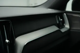VOLVO XC60 T6 eAWD PluginHybrid Geartronic Black Edition Plus *Head-Up*