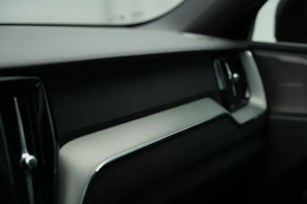 VOLVO XC60 T6 eAWD PluginHybrid Geartronic Black Edition Plus *Head-Up*