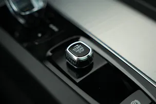 VOLVO XC60 T6 eAWD PluginHybrid Geartronic Black Edition Plus *Head-Up*