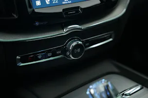 VOLVO XC60 T6 eAWD PluginHybrid Geartronic Black Edition Plus *Head-Up*