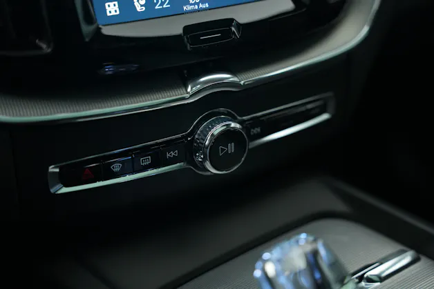 VOLVO XC60 T6 eAWD PluginHybrid Geartronic Black Edition Plus *Head-Up*