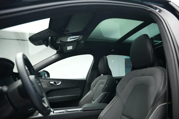 VOLVO XC60 T6 eAWD PluginHybrid Geartronic Black Edition Plus *Head-Up*