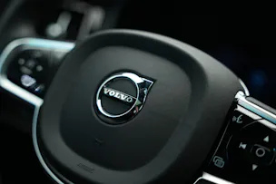 VOLVO XC60 T6 eAWD PluginHybrid Geartronic Black Edition Plus *Head-Up*