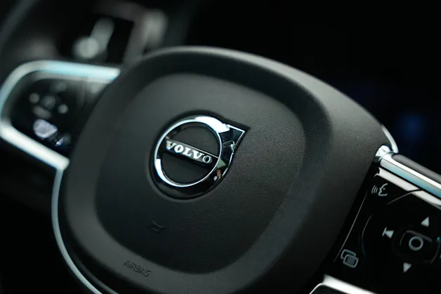 VOLVO XC60 T6 eAWD PluginHybrid Geartronic Black Edition Plus *Head-Up*
