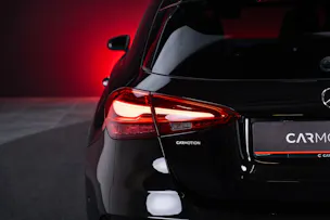 MERCEDES-BENZ A 35 AMG 4matic / Facelift / Panorama-Schiebedach / Rückfahrkamera