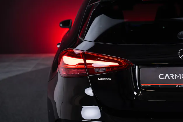 MERCEDES-BENZ A 35 AMG 4matic / Facelift / Panorama-Schiebedach / Rückfahrkamera