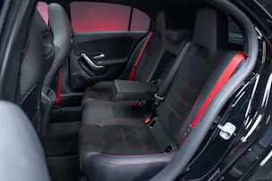 MERCEDES-BENZ A 35 AMG 4matic / Facelift / Panorama-Schiebedach / Rückfahrkamera