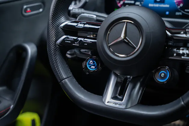 MERCEDES-BENZ A 35 AMG 4matic / Facelift / Panorama-Schiebedach / Rückfahrkamera
