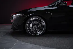 MERCEDES-BENZ A 35 AMG 4matic / Facelift / Panorama-Schiebedach / Rückfahrkamera