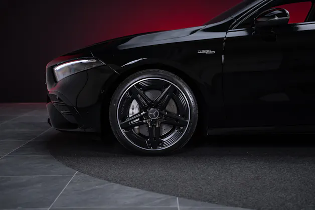 MERCEDES-BENZ A 35 AMG 4matic / Facelift / Panorama-Schiebedach / Rückfahrkamera