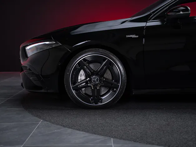MERCEDES-BENZ A 35 AMG 4matic / Facelift / Panorama-Schiebedach / Rückfahrkamera