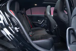 MERCEDES-BENZ A 35 AMG 4matic / Facelift / Panorama-Schiebedach / Rückfahrkamera