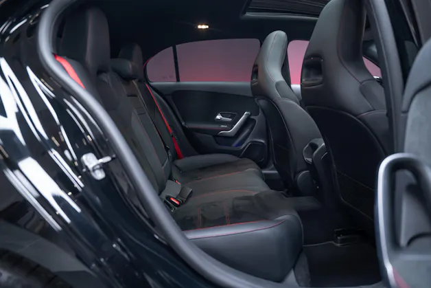 MERCEDES-BENZ A 35 AMG 4matic / Facelift / Panorama-Schiebedach / Rückfahrkamera